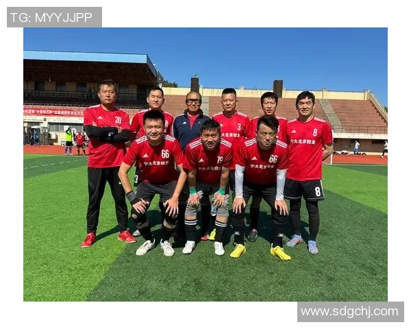 足球明星齐聚一堂精彩合照分享与背后故事揭秘