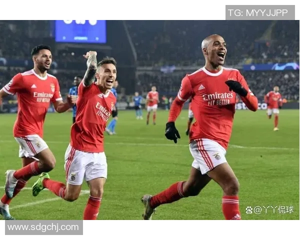 当世足球明星精彩合影集锦展现足球魅力与友谊的瞬间