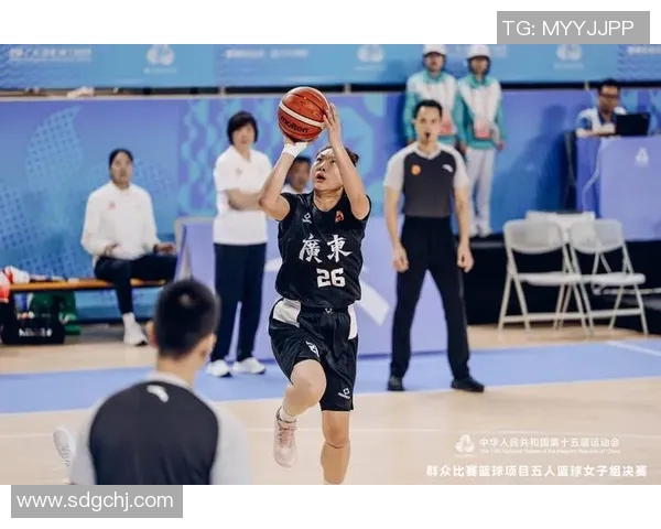 红白明星篮球盛宴点燃激情明星球员齐聚一堂展现篮球魅力与友谊的精彩对决